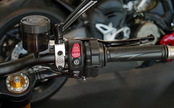 Neufahrzeug Ducati Streetfighter V2 S - Bild 10