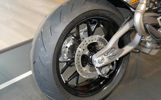 Neufahrzeug Ducati Streetfighter V2 S - Bild 3