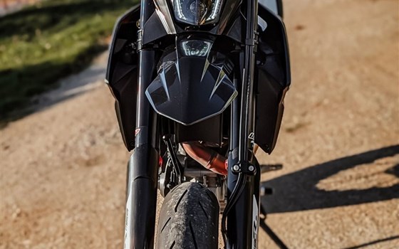 Gebrauchtmotorrad KTM 690 SMC R - Bild 3 Gebrauchtmotorrad KTM 690 SMC R - Bild 3