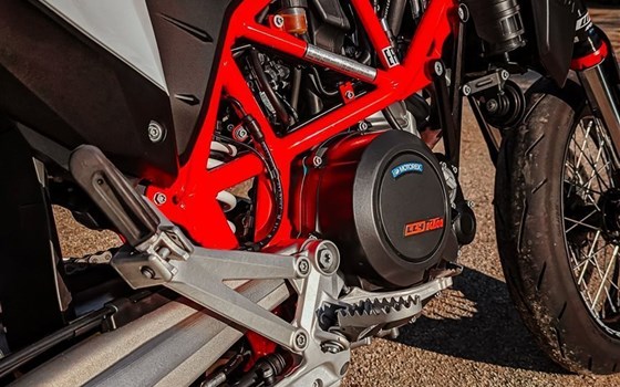 Gebrauchtmotorrad KTM 690 SMC R - Bild 5