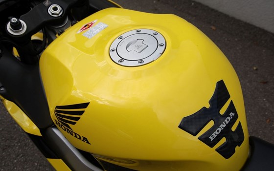 Gebrauchtmotorrad Honda CBR 900 RR Fireblade - Bild 10 Gebrauchtmotorrad Honda CBR 900 RR Fireblade - Bild 10