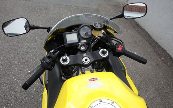 Gebrauchtmotorrad Honda CBR 900 RR Fireblade - Bild 9 Gebrauchtmotorrad Honda CBR 900 RR Fireblade - Bild 9