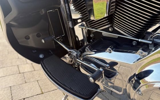 Gebrauchtmotorrad Harley-Davidson Road Glide Ultra - Bild 8 Gebrauchtmotorrad Harley-Davidson Road Glide Ultra - Bild 8