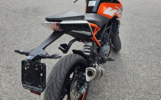 Motorrad Occasion KTM 125 Duke - Bild 9