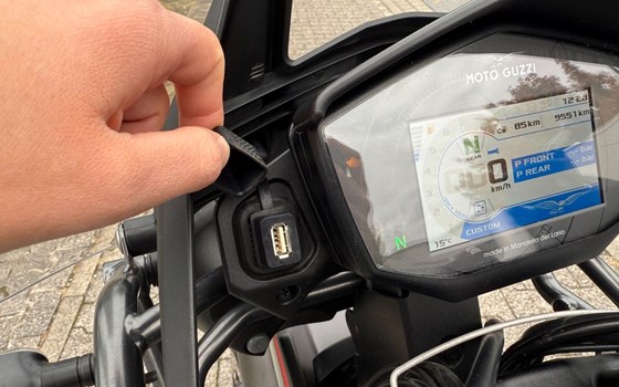 Gebrauchtmotorrad Moto Guzzi V85 TT Travel - Bild 16