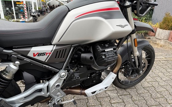 Gebrauchtmotorrad Moto Guzzi V85 TT Travel - Bild 6
