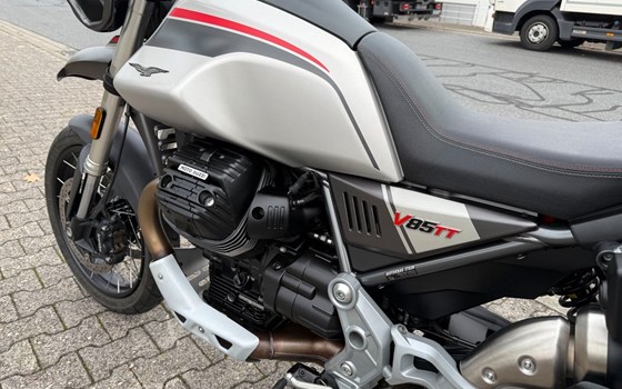 Gebrauchtmotorrad Moto Guzzi V85 TT Travel - Bild 9