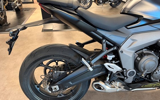 Gebrauchtmotorrad Triumph Daytona 660 - Bild 2