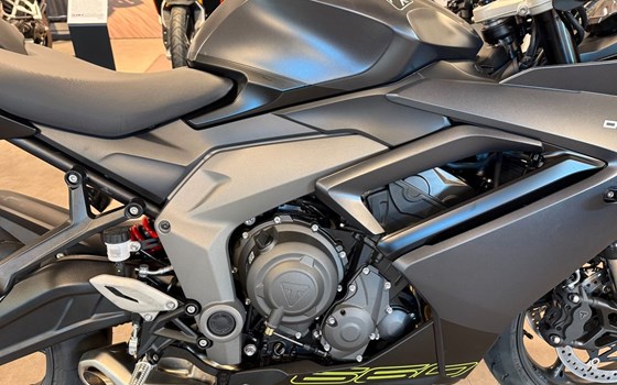 Gebrauchtmotorrad Triumph Daytona 660 - Bild 3