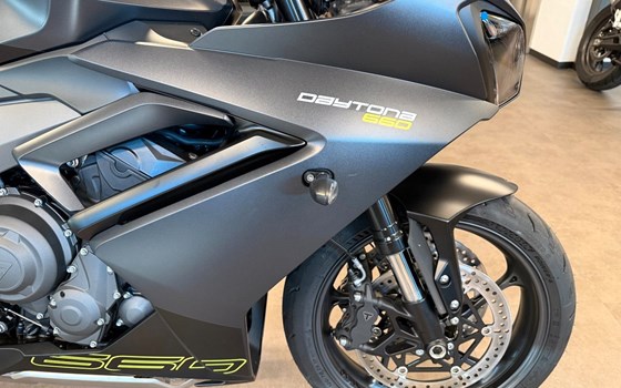 Gebrauchtmotorrad Triumph Daytona 660 - Bild 4