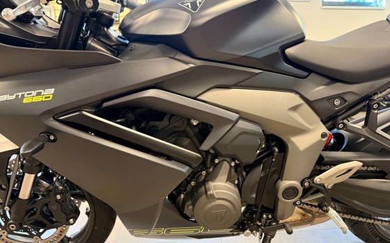 Gebrauchtmotorrad Triumph Daytona 660 - Bild 7