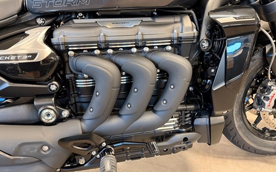 Gebrauchtmotorrad Triumph Rocket 3 Storm R - Bild 3