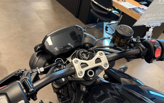 Gebrauchtmotorrad Triumph Street Triple 765 RS - Bild 11