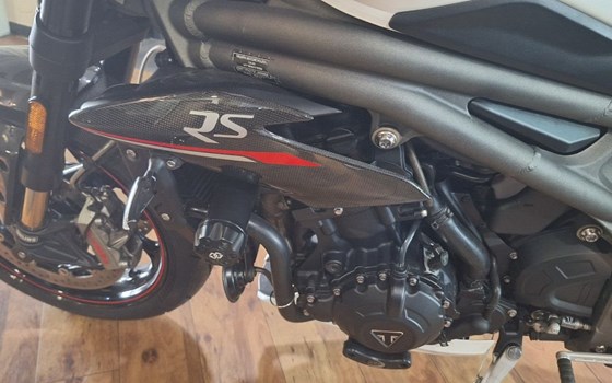 Gebrauchtmotorrad Triumph Speed Triple RS - Bild 4