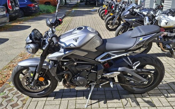 Gebrauchtmotorrad Triumph Street Triple R - Bild 2
