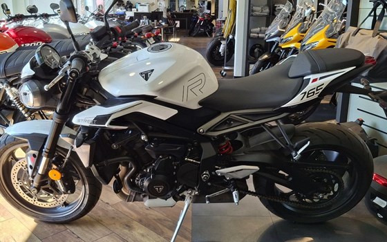 Gebrauchtmotorrad Triumph Street Triple R - Bild 2