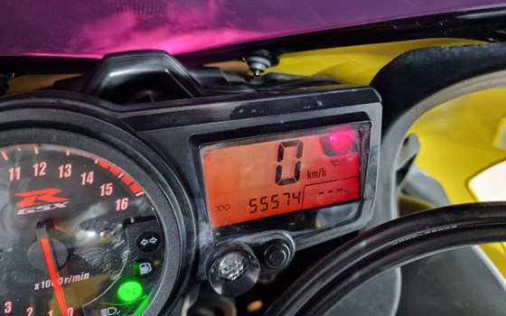 Gebrauchtmotorrad Suzuki GSX-R 750 - Bild 6 Gebrauchtmotorrad Suzuki GSX-R 750 - Bild 6