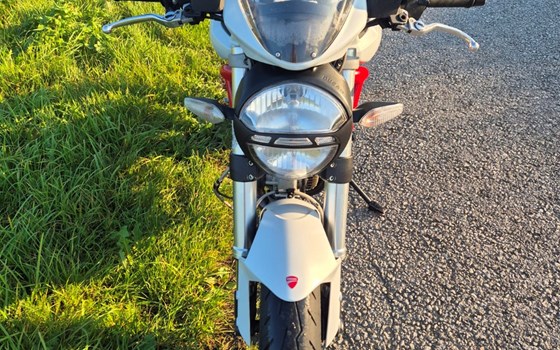 Gebrauchtmotorrad Ducati Monster 796 - Bild 4 Gebrauchtmotorrad Ducati Monster 796 - Bild 4