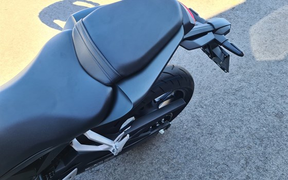 Gebrauchtmotorrad Honda CB125R - Bild 6 Gebrauchtmotorrad Honda CB125R - Bild 6
