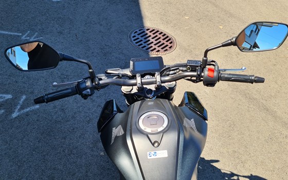 Gebrauchtmotorrad Honda CB125R - Bild 7 Gebrauchtmotorrad Honda CB125R - Bild 7
