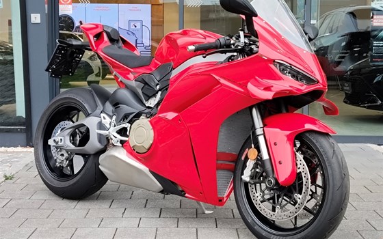 Gebrauchtmotorrad Ducati Panigale V4 - Bild 1 Gebrauchtmotorrad Ducati Panigale V4 - Bild 1