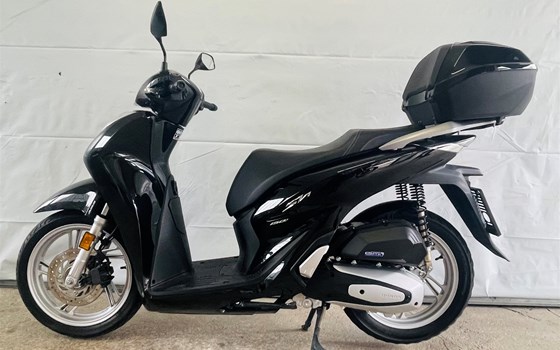 Gebrauchtmotorrad Honda SH150i - Bild 1 Gebrauchtmotorrad Honda SH150i - Bild 1