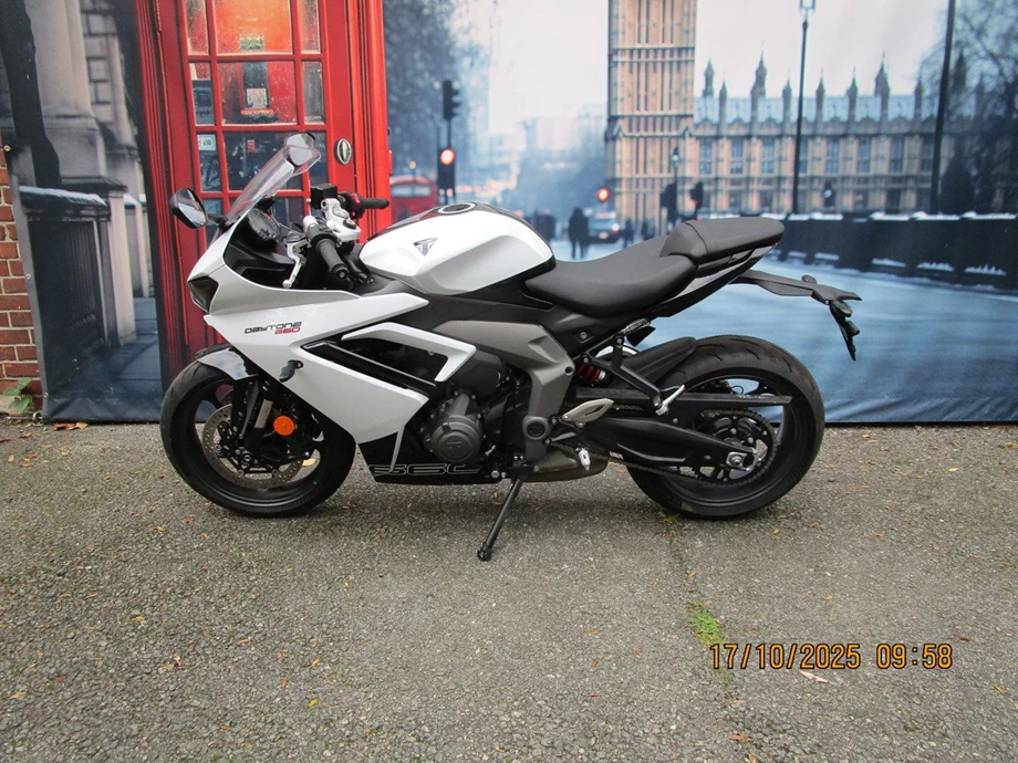 Angebot Triumph Daytona 660 Bild 3: Angebot Triumph Daytona 660