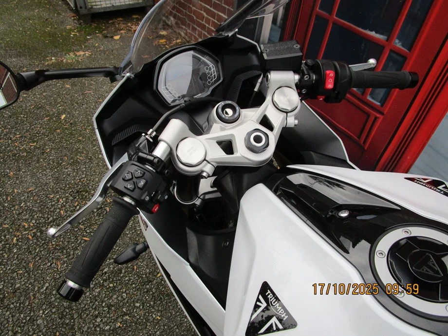 Angebot Triumph Daytona 660 Bild 5: Angebot Triumph Daytona 660