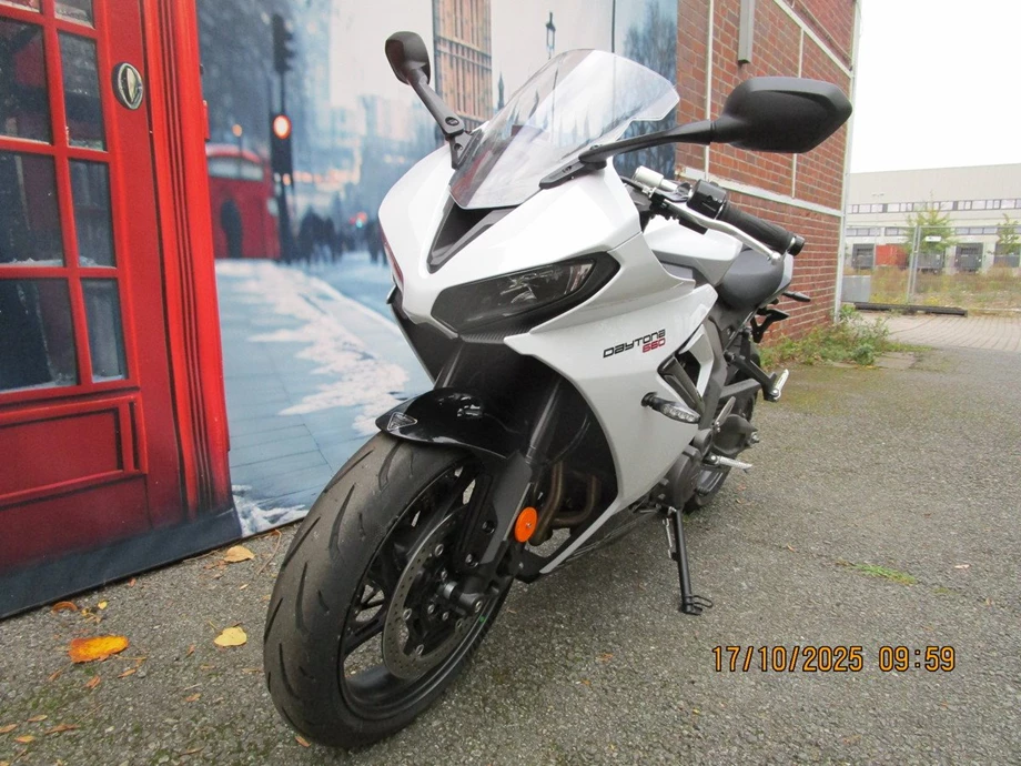 Angebot Triumph Daytona 660 Bild 8: Angebot Triumph Daytona 660