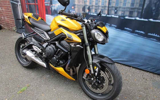 Gebrauchtmotorrad Triumph Street Triple 765 RS - Bild 1