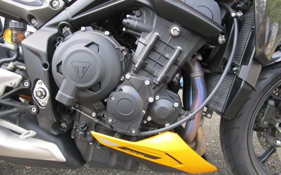 Gebrauchtmotorrad Triumph Street Triple 765 RS - Bild 12