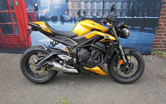 Gebrauchtmotorrad Triumph Street Triple 765 RS - Bild 2