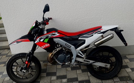 Gebrauchtmotorrad Aprilia SX 50 Supermoto - Bild 3 Gebrauchtmotorrad Aprilia SX 50 Supermoto - Bild 3