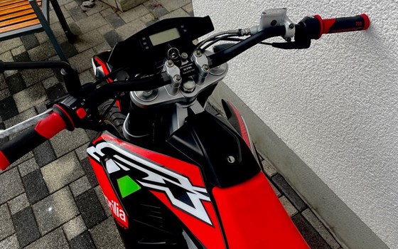 Gebrauchtmotorrad Aprilia SX 50 Supermoto - Bild 4 Gebrauchtmotorrad Aprilia SX 50 Supermoto - Bild 4
