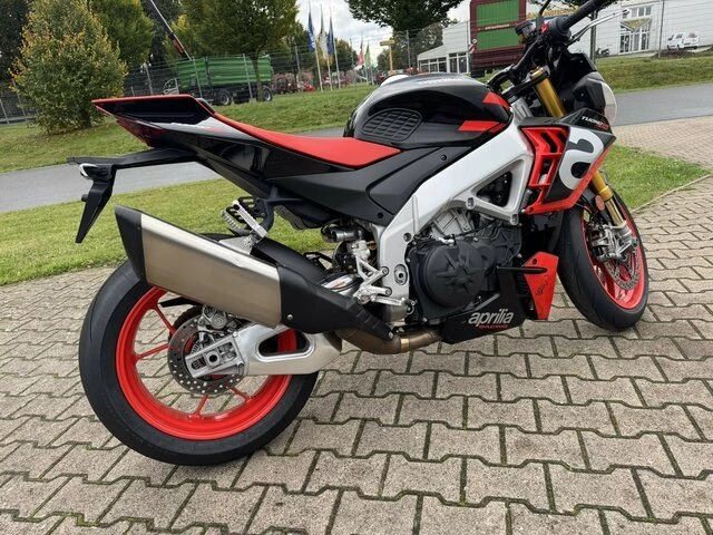 Angebot Aprilia Tuono V4 1100 Factory Bild 3: Angebot Aprilia Tuono V4 1100 Factory