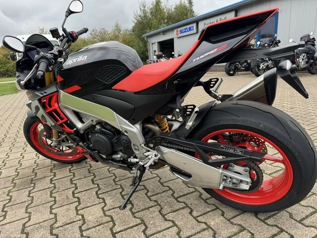 Angebot Aprilia Tuono V4 1100 Factory Bild 5: Angebot Aprilia Tuono V4 1100 Factory