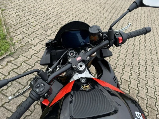 Angebot Aprilia Tuono V4 1100 Factory Bild 8: Angebot Aprilia Tuono V4 1100 Factory