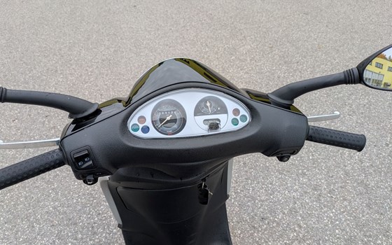 Gebrauchtmotorrad Piaggio Fly 50 2T - Bild 2 Gebrauchtmotorrad Piaggio Fly 50 2T - Bild 2