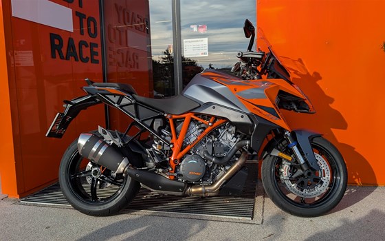 Gebrauchtmotorrad KTM 1290 Super Duke GT - Bild 1 Gebrauchtmotorrad KTM 1290 Super Duke GT - Bild 1