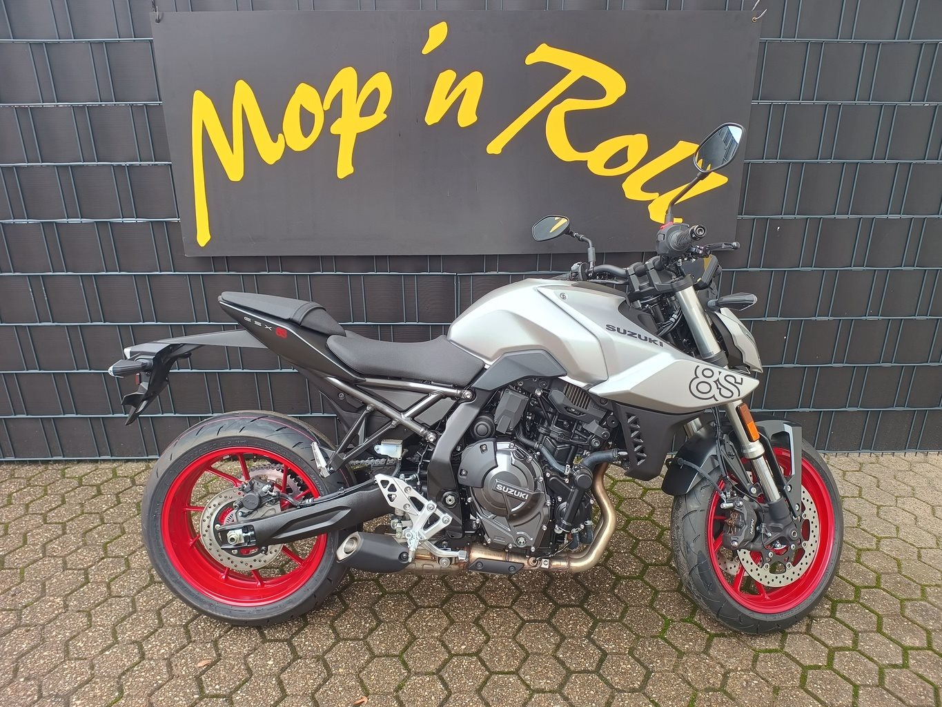 Suzuki GSX-8S