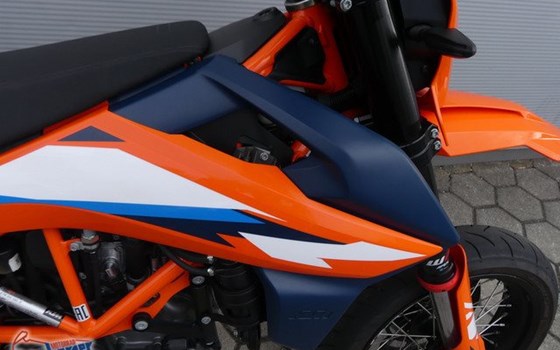 Gebrauchtmotorrad KTM 690 SMC R - Bild 3