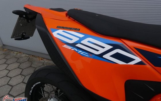 Gebrauchtmotorrad KTM 690 SMC R - Bild 4