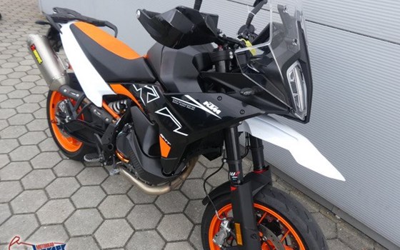 Gebrauchtmotorrad KTM 890 SMT - Bild 2