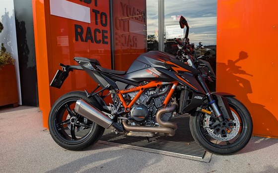 Gebrauchtmotorrad KTM 1390 Super Duke R EVO - Bild 1 Gebrauchtmotorrad KTM 1390 Super Duke R EVO - Bild 1