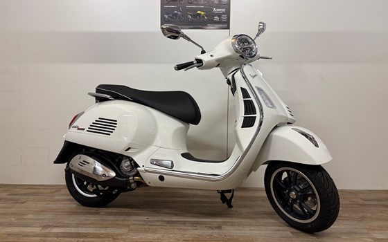 Neufahrzeug Vespa GTS 300 hpe Super - Bild 1 Neufahrzeug Vespa GTS 300 hpe Super - Bild 1