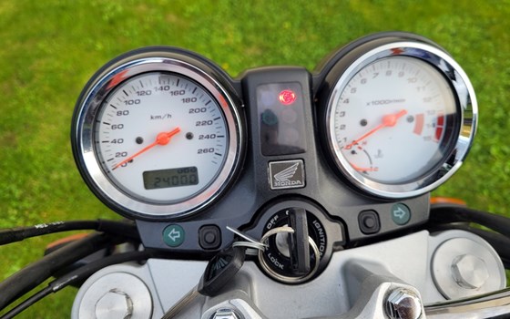 Gebrauchtmotorrad Honda CB 600 F Hornet - Bild 7 Gebrauchtmotorrad Honda CB 600 F Hornet - Bild 7