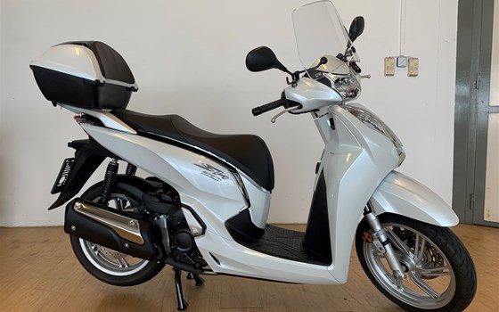 Gebrauchtmotorrad Honda SH300i - Bild 3 Gebrauchtmotorrad Honda SH300i - Bild 3