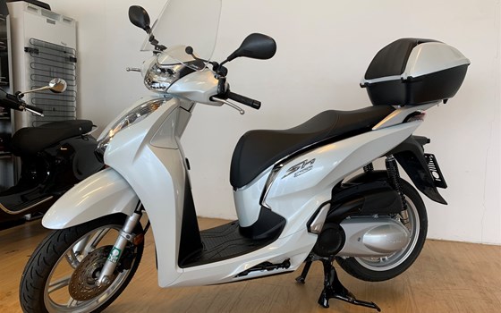 Gebrauchtmotorrad Honda SH300i - Bild 4 Gebrauchtmotorrad Honda SH300i - Bild 4