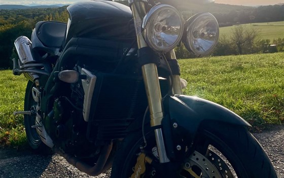 Gebrauchtmotorrad Triumph Speed Triple 1050 - Bild 1 Gebrauchtmotorrad Triumph Speed Triple 1050 - Bild 1