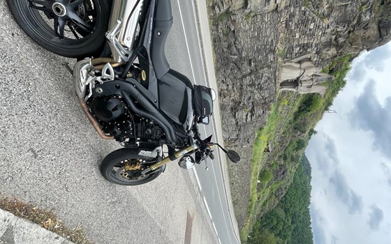 Gebrauchtmotorrad Triumph Speed Triple 1050 - Bild 2 Gebrauchtmotorrad Triumph Speed Triple 1050 - Bild 2